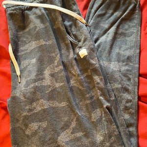 Vuori black camo joggers!